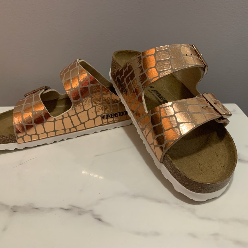 Birkenstock 40 gator glam rose gold Arizona 
Sandals
